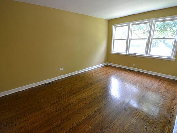 5th image of 2729 W Summerdale Ave APT 1E
