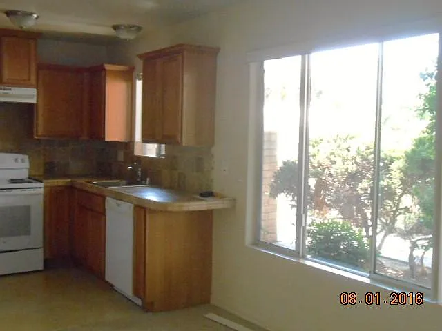 1 bed, $2,595 — Photo 3