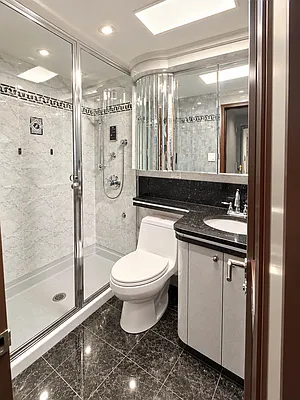 Bathroom, photo 1