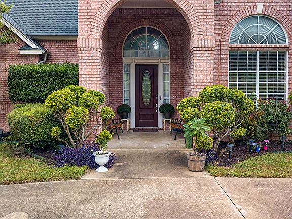 3rd image of 905 Ovilla Oaks Dr