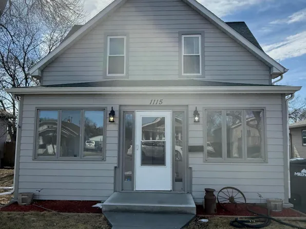 1115 E 3rd Ave, Mitchell, SD 57301