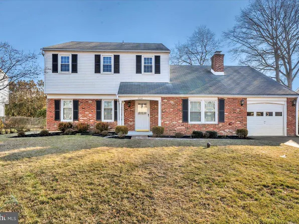 734 Fairbridge Dr, Fairless Hills, PA 19030