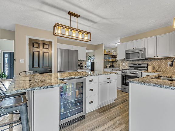 5th image of 217 Birchwood Ln