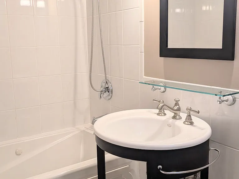 2226 N Burling St #1 — Photo 7