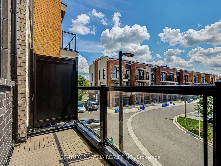 1 Bond Cres #1 — Photo 22
