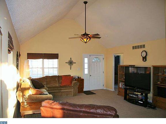 3rd image of 337 E Harvest Ln