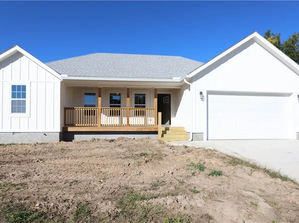 300 Forest Dr, Green Forest, AR 72638