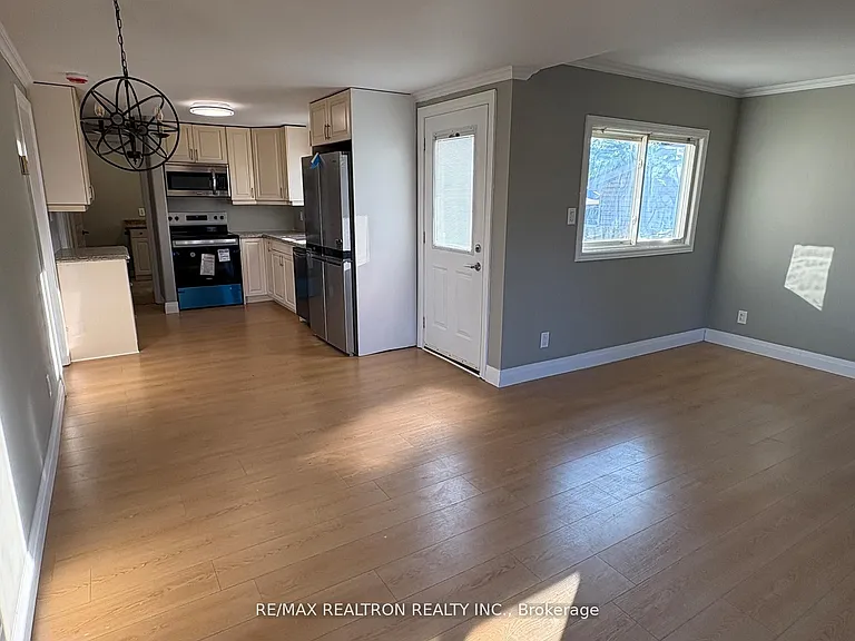 219 Southview Rd — Photo 2