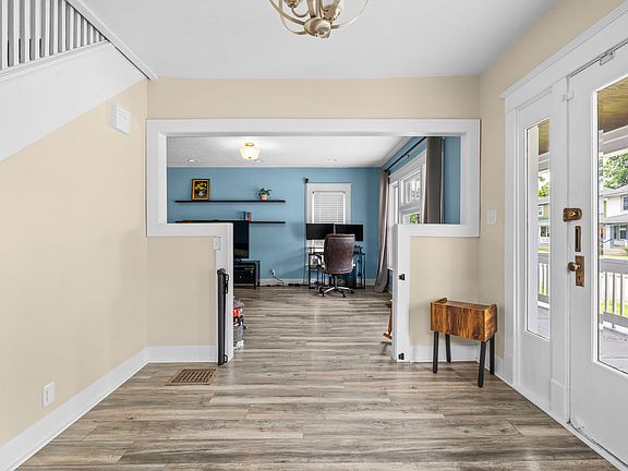 5th image of 3029 Broadway St