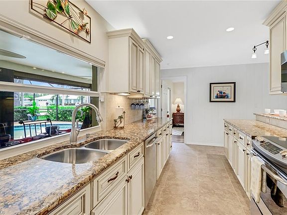 3rd image of 28391 Meadowlark LN