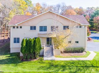 36 Rio Vista Dr, Allendale, NJ 07401