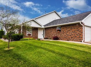 1623 Hickory Trace Dr, Stevensville, MI 49127