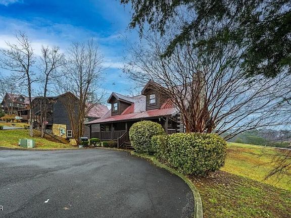 3rd image of 1540 Rainbow Ridge Way