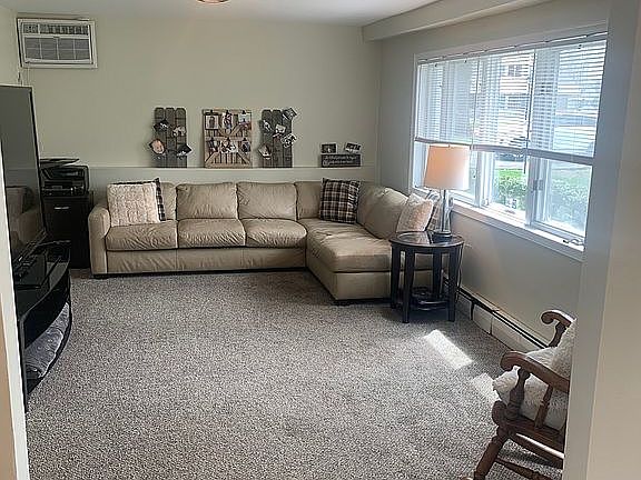 2nd image of 39 Greentree Cir