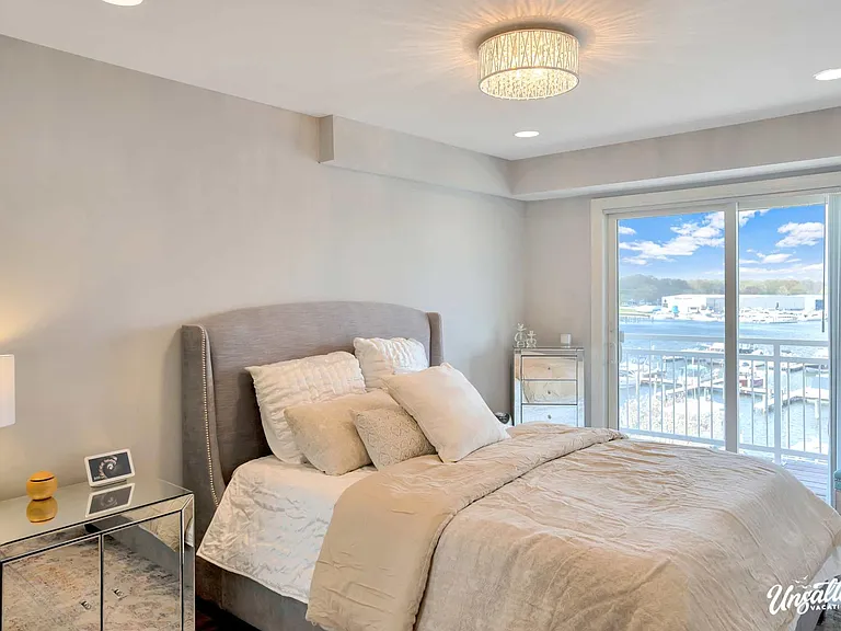 19 W Savidge St #29 — Photo 10