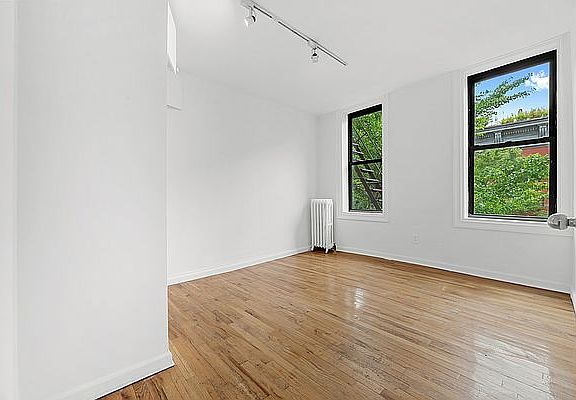 4th image of 141 W 10th St #14A