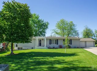 812 Wedgewood Dr, Oskaloosa, IA 52577
