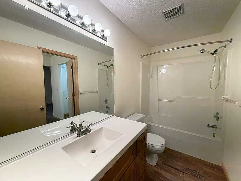 4553 Abbott Rd — Photo 18