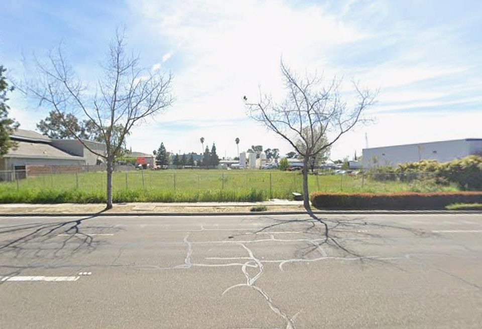 2nd image of 62 W 16th St