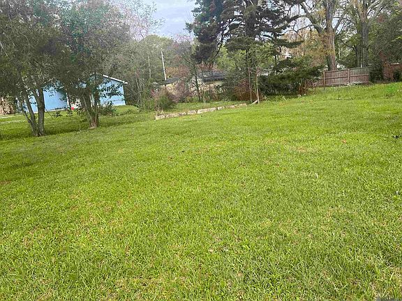 3rd image of 5711 Beechwood Dr