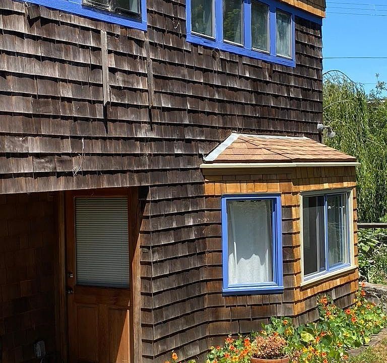 Front entrance to cottage