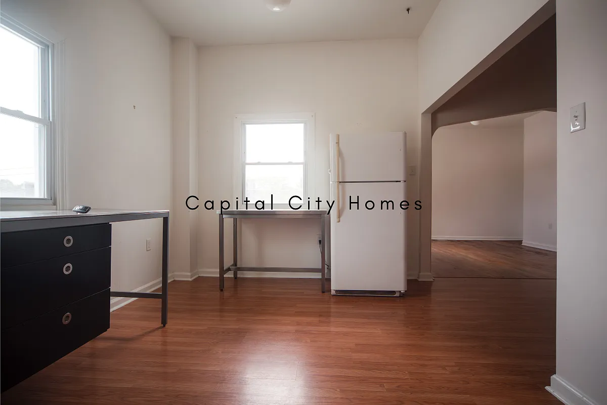 1 bed, 900 sqft, $1,200 — Photo 3