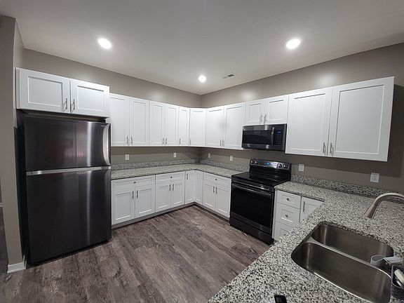 2nd image of 1124 Charleston St #1