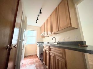 317 12th St NE APT 4, Washington, DC 20002
