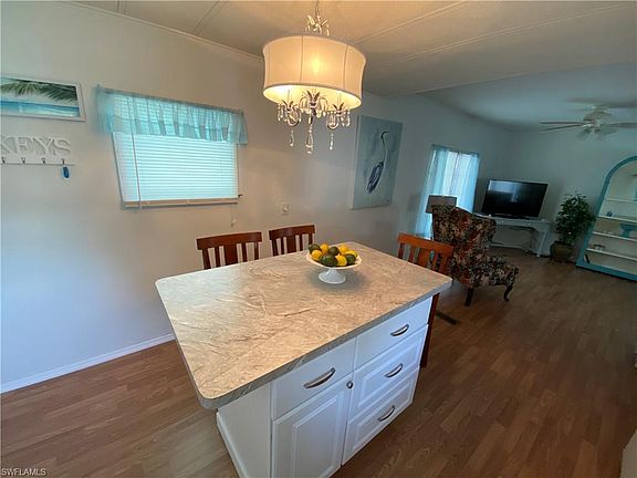 3rd image of 5 Poinsettia Dr