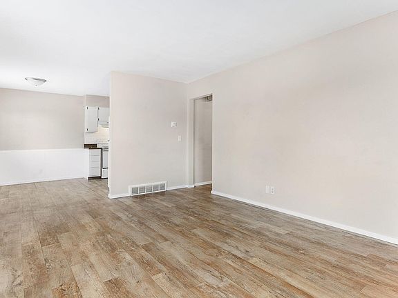 4th image of 478 W 30th St