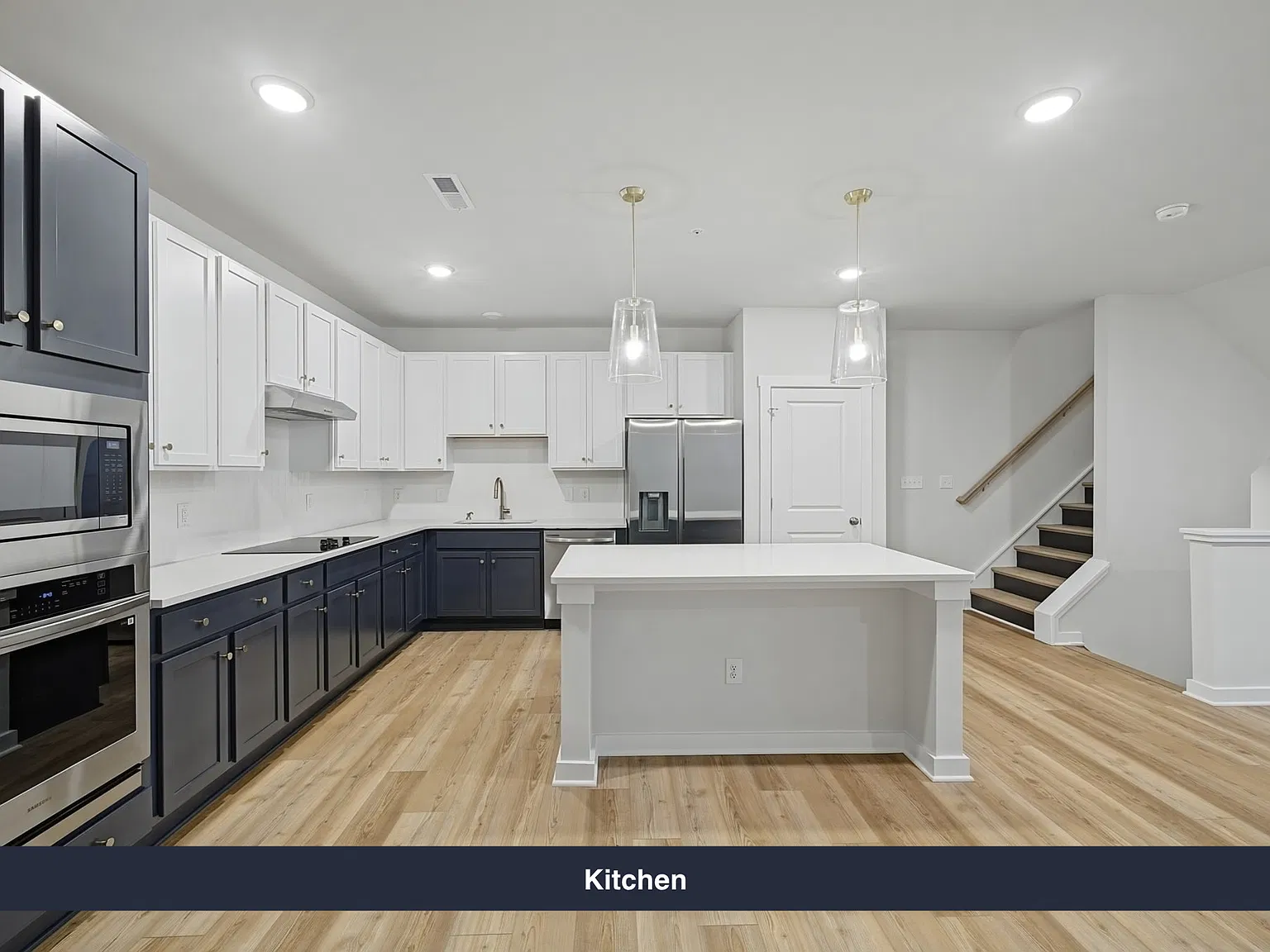 4 bed, 2516 sqft, $3,900 — Photo 2