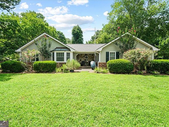 3rd image of 1843 Mountain Creek Dr