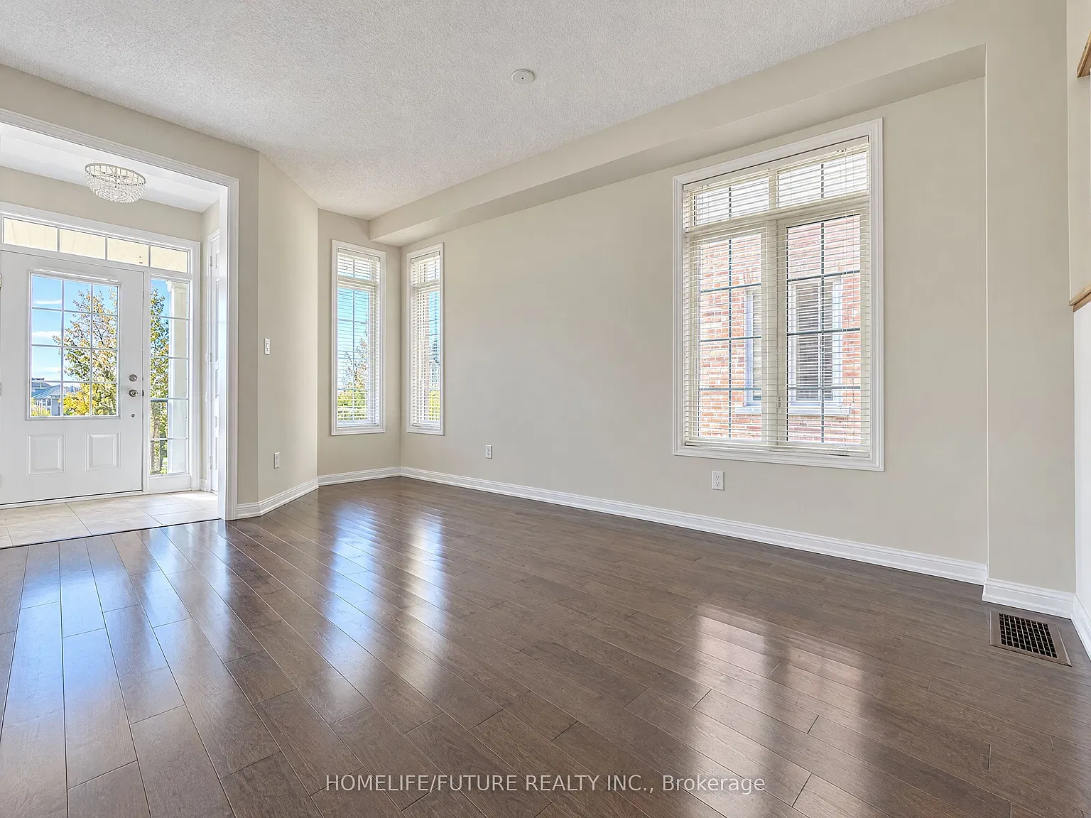4 bed, $3,400 — Photo 2
