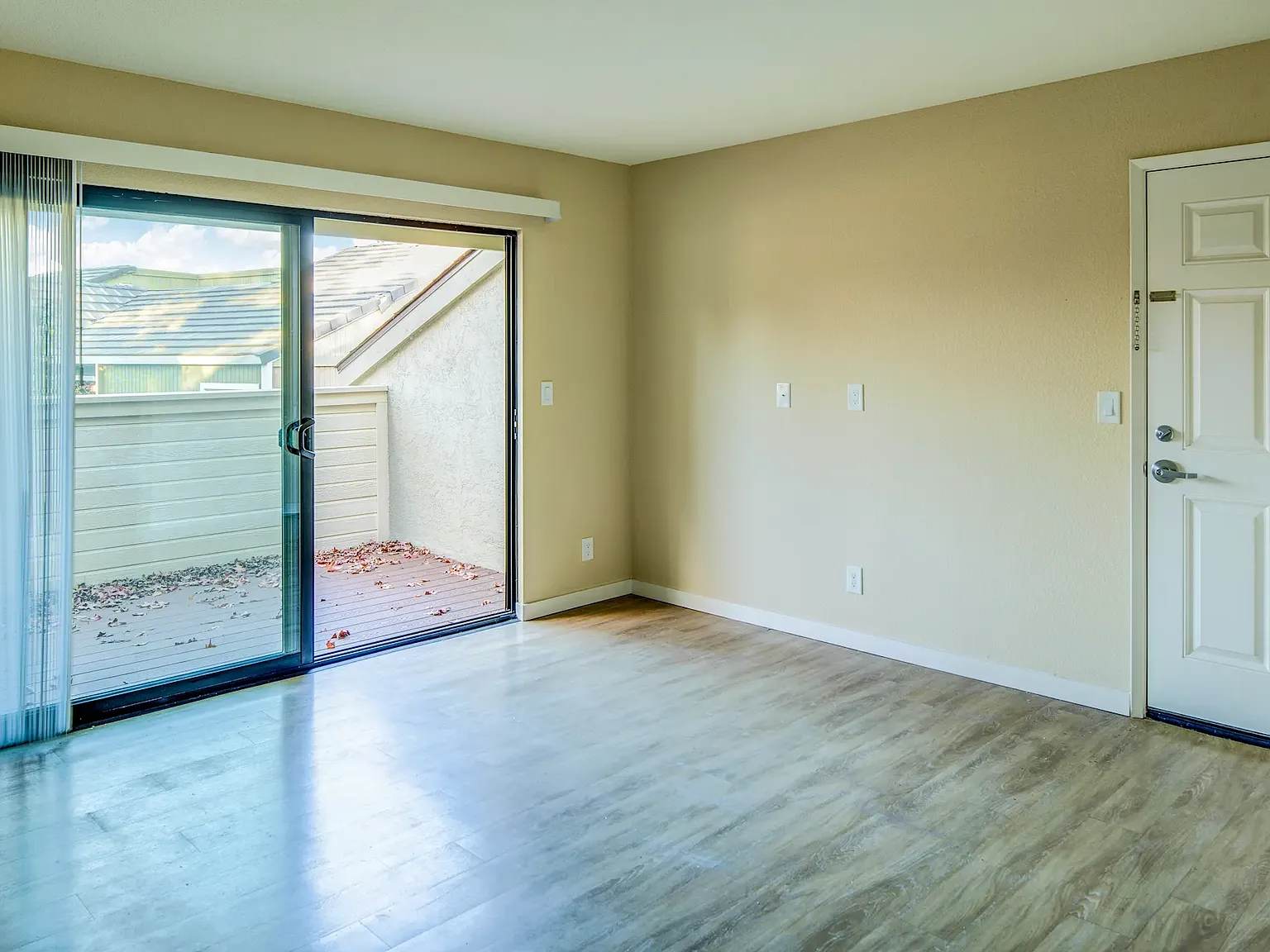 Muir Park Condos — Photo 3