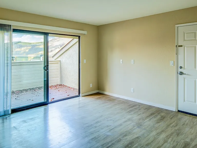 Muir Park Condos — Photo 3