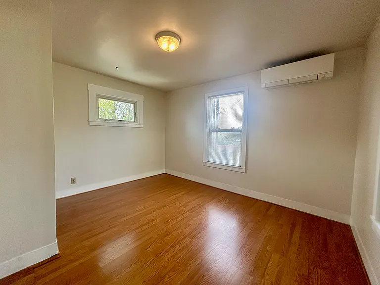 2529 1/2 1st Ave W #1/2 — Photo 7