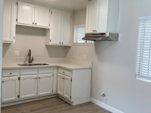 850 W 95th St, 850 W 95th St #4, Los Angeles, CA 90044