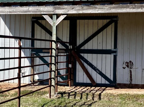 11 S Dade 203, Everton, MO 65646