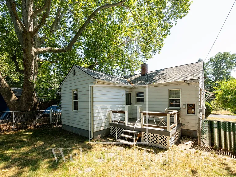 627 E Maple St — Photo 26