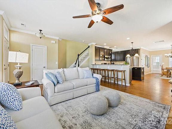 3rd image of 2304 Blueberry St