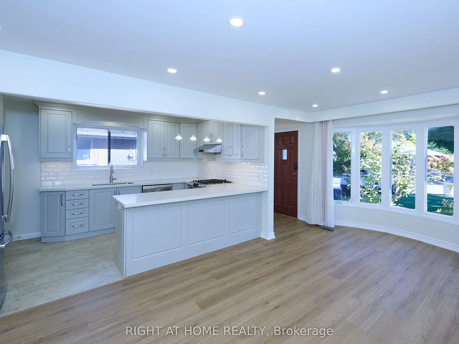 4 bed, $3,880 — Photo 4