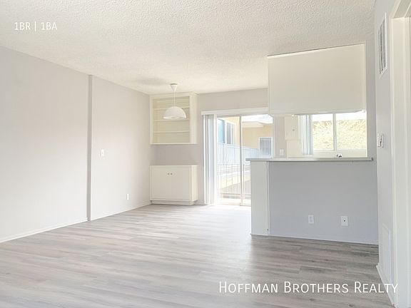 4th image of 1642 Barry Ave #5