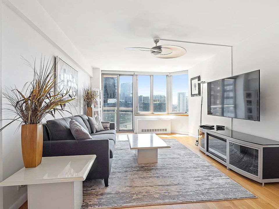 1st image of 500 W 43rd St APT 31B