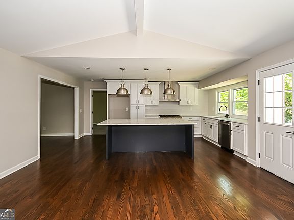 4th image of 2448 Kingsley Dr NE