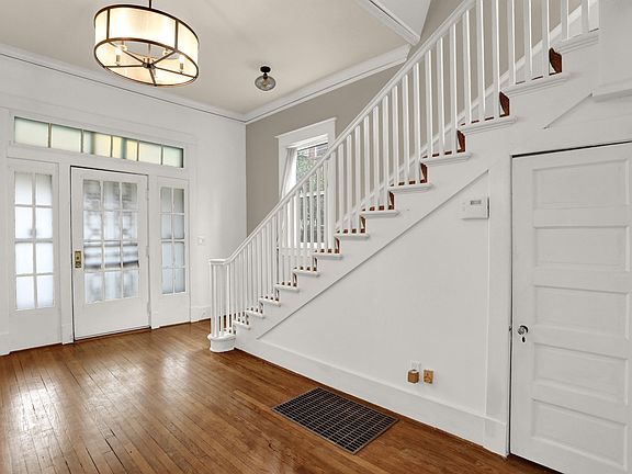 2nd image of 528 S McLean Blvd