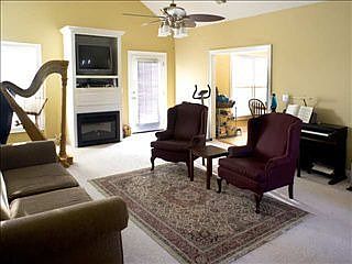 4th image of 986 Melrose Cir