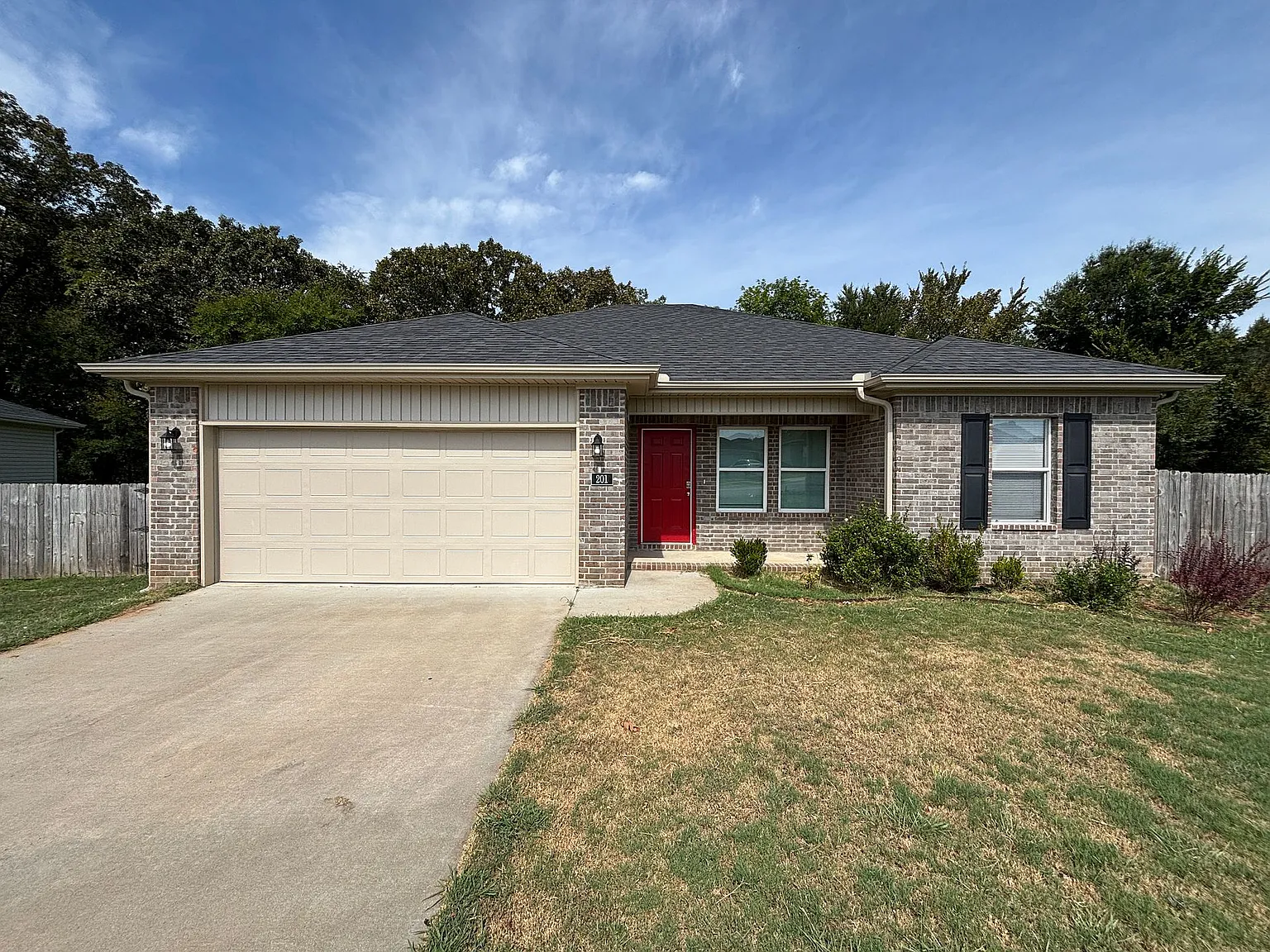 201 Sparrow Rd — Photo 1