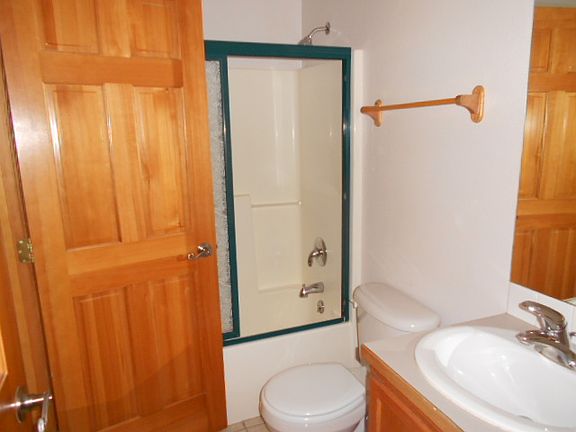 4th image of 709 12th Ave E
