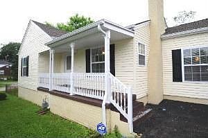 3rd image of 3328 Fairmont Blvd