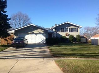 2S134 Colonial Ln, Lombard, IL 60148